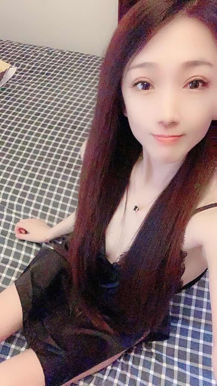 开裆黑丝小妹妹